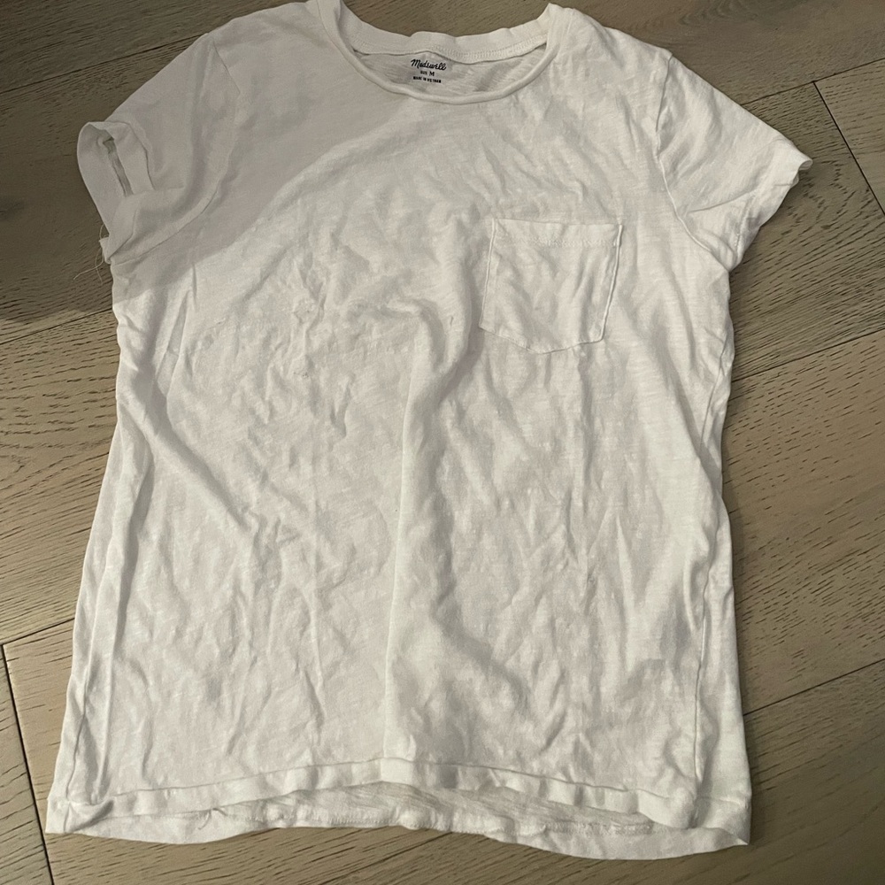Regular white tee great condition